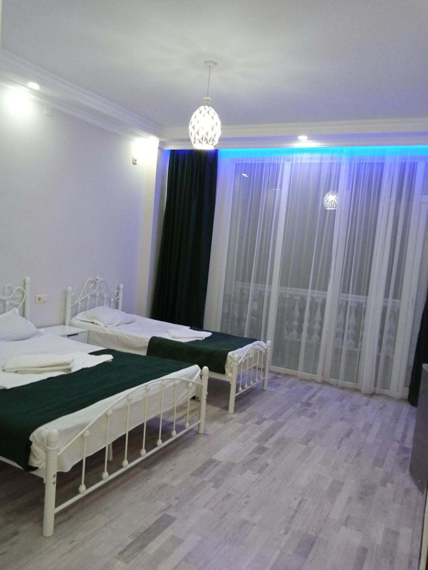 Geno Guest House Kvariati Esterno foto