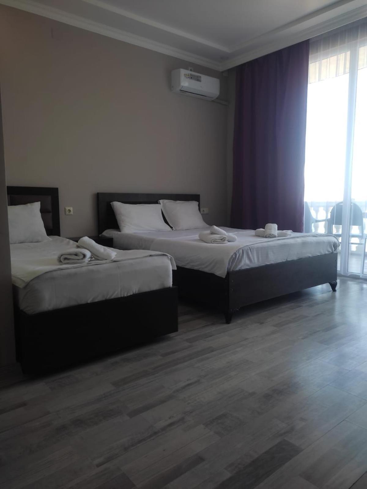 Geno Guest House Kvariati Esterno foto